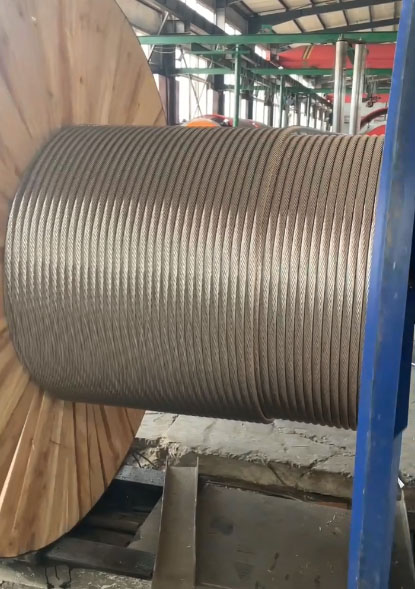 鋼芯鋁絞線生產(chǎn)車間.jpg 鋼芯鋁絞線生產(chǎn)車間.jpg